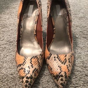 Brand NEW Beautiful Racheal Roy heels!!!!!